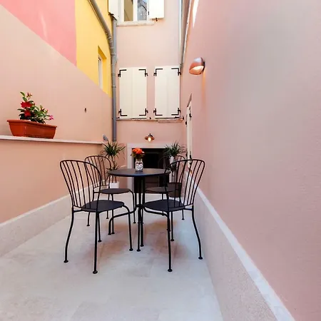 Villa Nea Seaview 3-Apartments! Rovinj Exterior photo